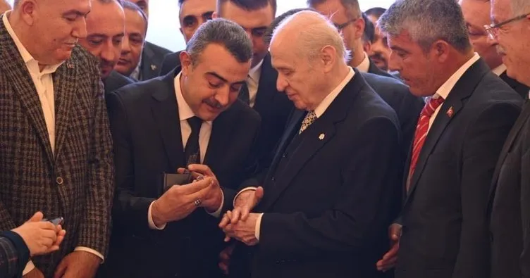 MHP lideri Bahçeli’ye ‘Kızıl Elma’ yüzüğü