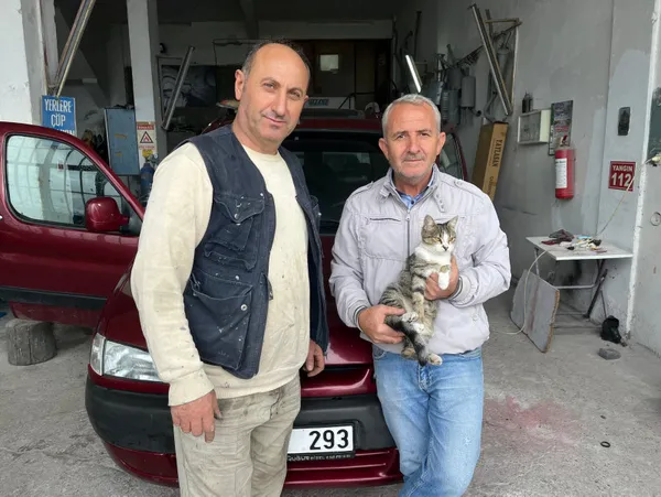 kaportaci-olarak-dogmus-oto-tamircisi-kedi-nazli-sanayinin-de-goz-bebegi-1699777392647.jpg