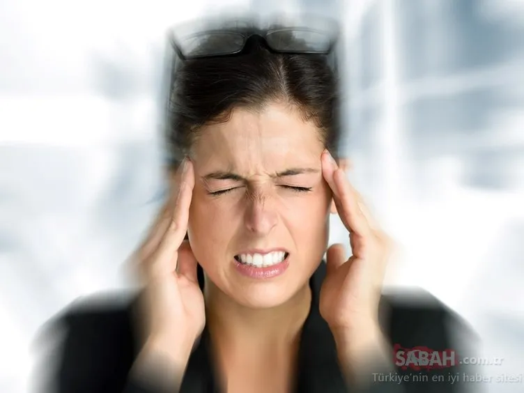 Baş ağrısını hafife almayın! O hastalığın en kritik belirtisi...