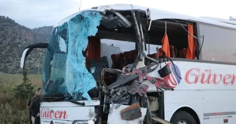 Denizli’de korkunç kaza: 2 ölü, 6 yaralı!