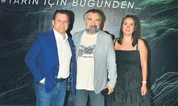 İlk holografik defileye büyük ilgi