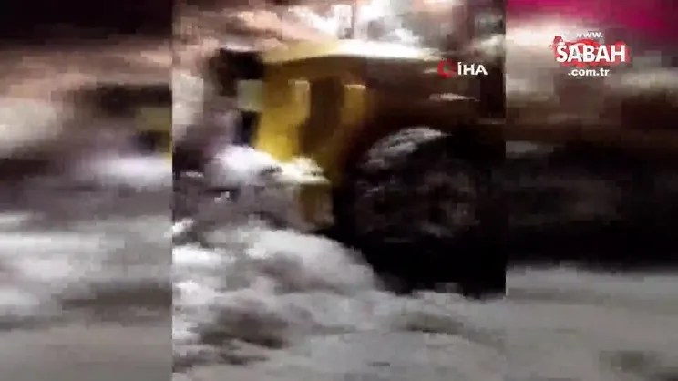 Van’da üzerine çığ düşen iş makinesi kurtarıldı