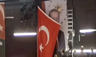 CHP’nin Başkan Erdoğan hazımsızlığı: Portresinin üzerini Türk bayrağı ile kapattılar