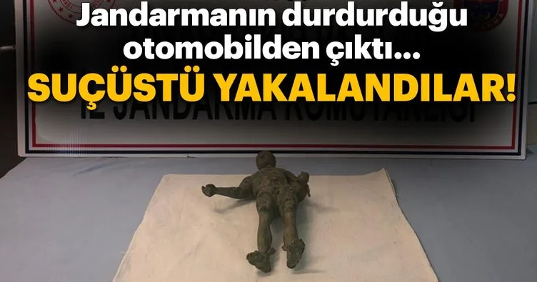 Diyarbakır’da Roma dönemine ait 14 sikke ile heykel ele geçirildi