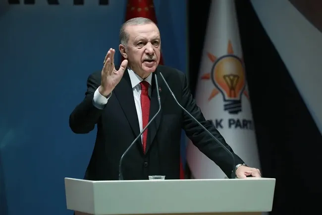 baskan-erdogandan-yeni-anayasa-mesaji-darbe-anayasasi-utancindan-milleti-kurtaracagiz-1748352287732.jpeg Başkan Erdoğan'dan yeni anayasa mesajı: Darbe anayasası utancından milleti kurtaracağız