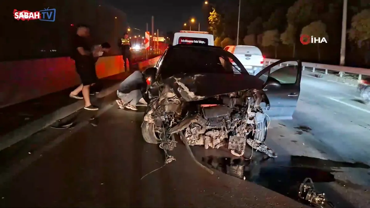 Bursa’da otomobil baz istasyonu ve metro bariyerlerine çarpıp durdu | Video videosunu izle Bursa’da otomobil baz istasyonu ve metro bariyerlerine çarpıp durdu | Video videosunu izle