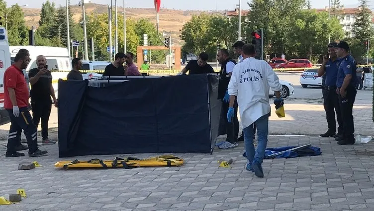 Ambulanstaki yaralıyı, tekrar vurup öldürdüler! Gözü dönmüş saldırganlar sağlık ekiplerinin gözü önünde dehşet saçtı