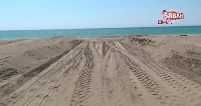 Antalya’da sahilde çalışma yapılan iş makinesi, kaplumbağa yuvalarını dağıttı | Video