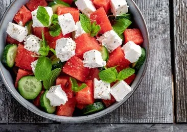 Karpuzlu yaz salatası: serinletici nefis bir lezzet