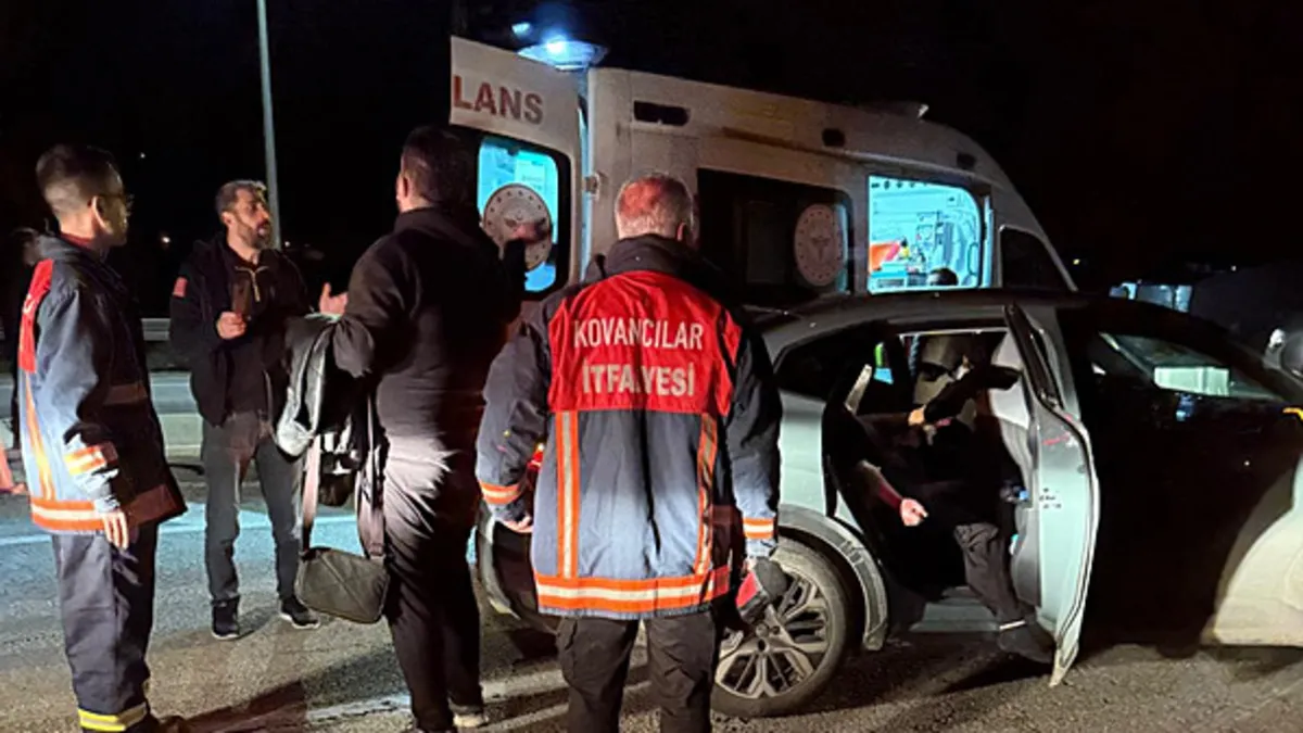 Elazığ’da iki otomobil çarpıştı: 7 kişi yaralandı! Elazığ’da iki otomobil çarpıştı: 7 kişi yaralandı!