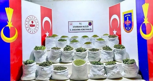Lice’de 9 ayrı noktada operasyon 1.5 ton uyuşturucu ele geçirildi Lice’de 9 ayrı noktada operasyon 1.5 ton uyuşturucu ele geçirildi