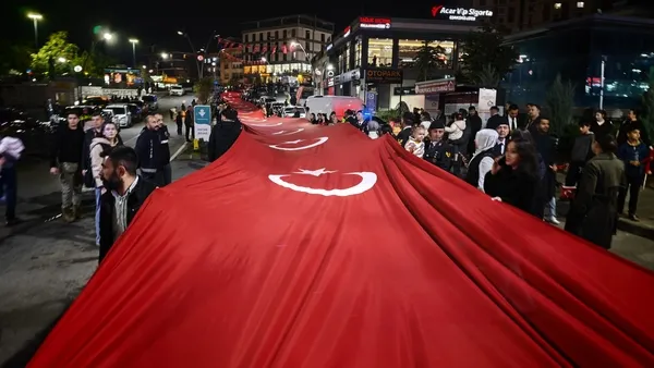 sirnakta-cumhuriyet-bayrami-dolayisiyla-fener-alayi-duzenlendi-1793295493765.jpg