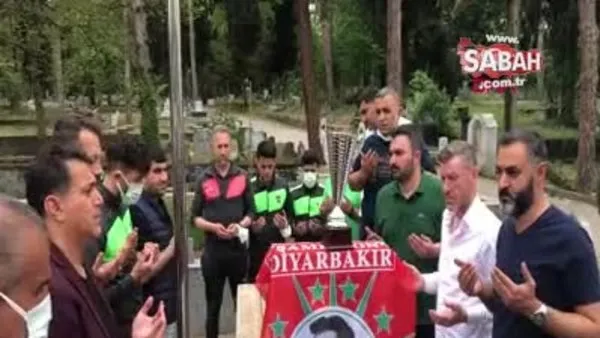 Diyarbekirspor, şampiyonluk kupasını Şehit Gaffar Okkan’ın mezarına götürdü | Video