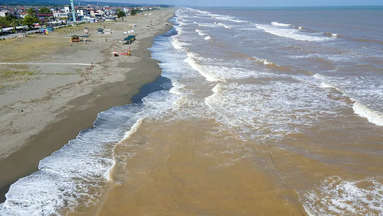 O ilde denize girmek yasaklandı: Dalgaların boyu 1 metreyi aştı!