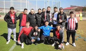 Sivasspor taraftarından Rey Manaj’a sürpriz kutlama