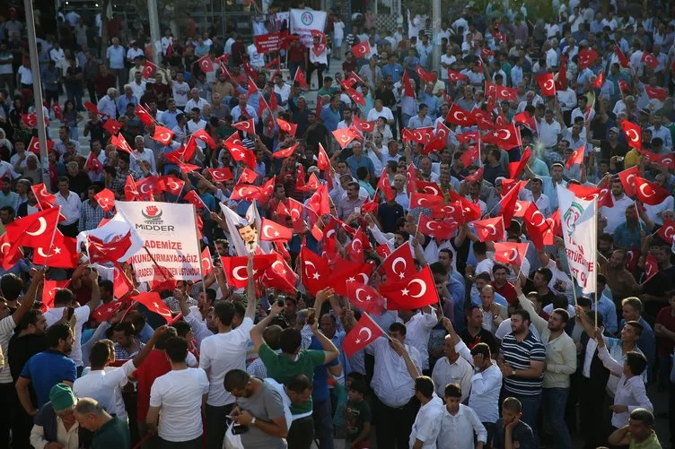 Suruç’ta Türk bayraklarıyla PKK terörüne tepki!