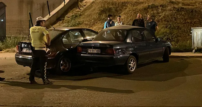 Karabük’te iki otomobil çarpıştı: 2 yaralı Karabük’te iki otomobil çarpıştı: 2 yaralı