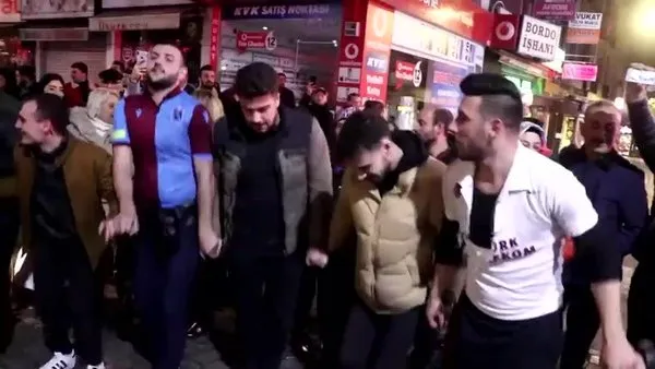 Trabzonspor taraftarları Fenerbahçe galibiyetini horon teperek kutladı