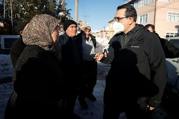 son-dakika-bakan-donmez-ispartadaki-elektrik-kesintisiyle-ilgili-aciklama-il-merkezinde-elektriksiz-sebeke-kal-1644183841665.jpg
