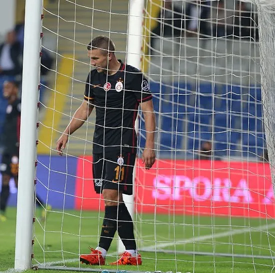 Galatasaray’da Podolski’nin yerine Tolgay Arslan!