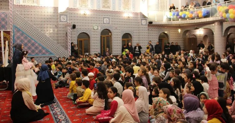 Şehrin Kalbi Camide çocuklar camide buluştu