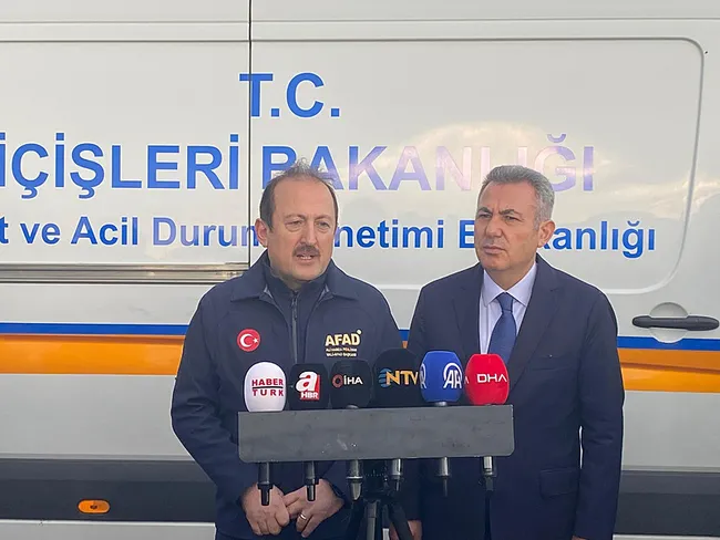 son-dakika-metrekareye-144-kg-yagis-dustu-focadaki-sel-felaketinde-son-durum-1761290099633.jpeg Son dakika: Metrekareye 144 kg yağış düştü! Foça'daki sel felaketinde son durum...