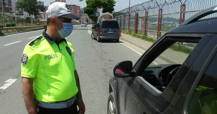 Engelli sürücünün yardımına koşan polis: Asli görevimizi yaptık