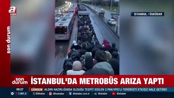 İstanbul'da metrobüs arıza yaptı! Duraklarda yoğunluk yaşandı... | Video