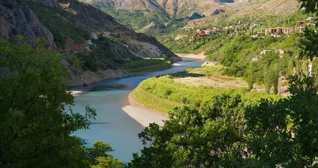 Fırat Nehri Nerede? Fırat Nehri Nereye Dökülür, Nereden Doğar ve Hangi İllerden Geçer?