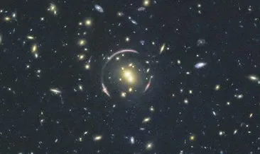 Yüzlerce galaksiden oluşan ‘kozmik göz’