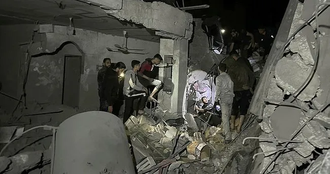 İsrail kana doymuyor! Savaş uçakları bir evi vurdu İsrail kana doymuyor! Savaş uçakları bir evi vurdu