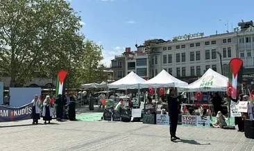 Kadınlar, İsrail’e karşı Nehirden Denize Özgür Filistin! için oturuyor