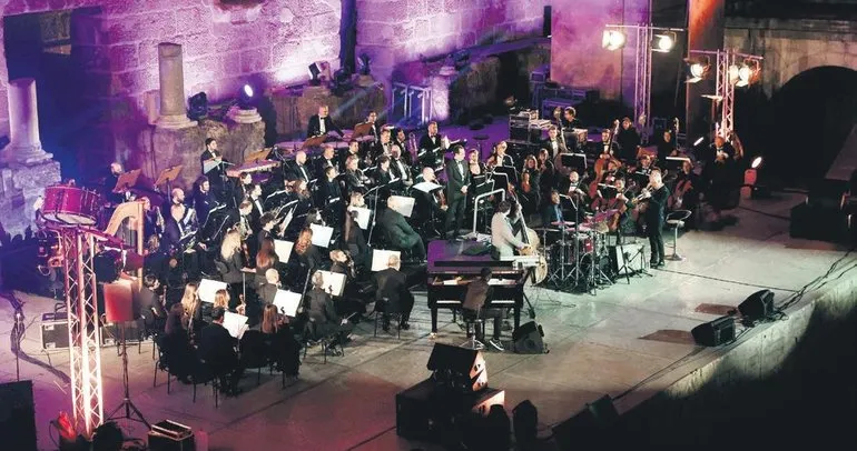 Grammy ödüllü sanatçı Aspendos’ta büyüledi