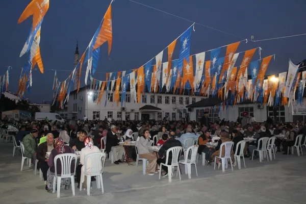 ak-parti-fethiye-ilce-baskanligi-vefa-iftar-yemegi-gerceklesti-1742211854809.jpg