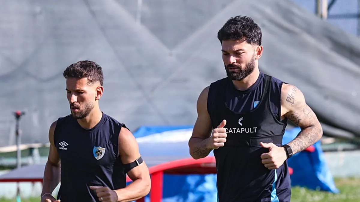 Erzurumspor FK futbolcuları antrenman yapıyor.