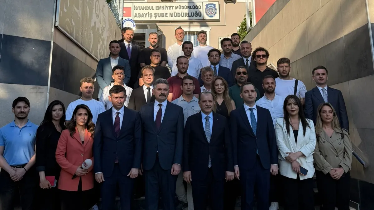Aynur Kanbur cinayetini aydınlatan şubeye teşekkür ziyareti Aynur Kanbur cinayetini aydınlatan şubeye teşekkür ziyareti