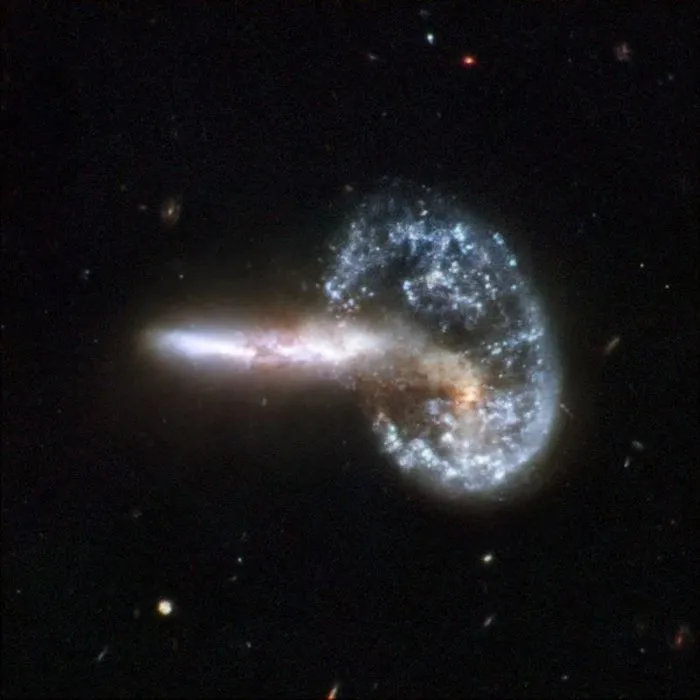Hubble’ın objektifinden galaksiler