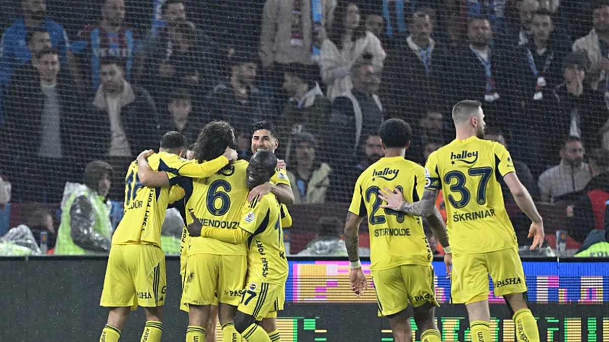 Fenerbahçe, Trabzonspor deplasmanında kazandı! 5 gollü müthiş maç