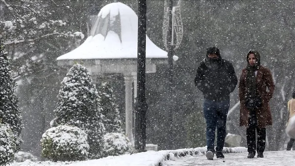 İstanbul'a yeni kar uyarısı! Bu gece ve yarın etkisini artıracak