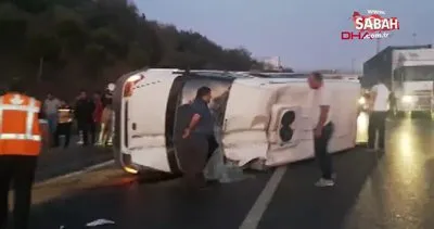 TEM Otoyolu’nda servis minibüsü devrildi : 5 yaralı