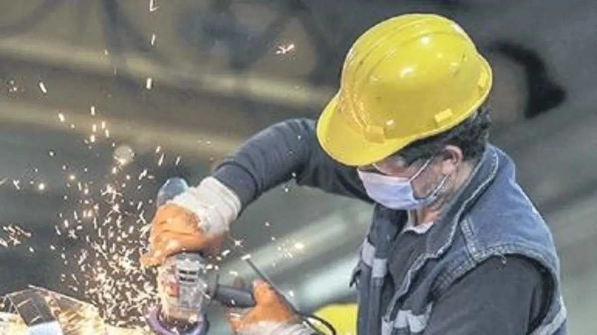 Sanayi üretimi 3 ay sonra yeniden geriledi