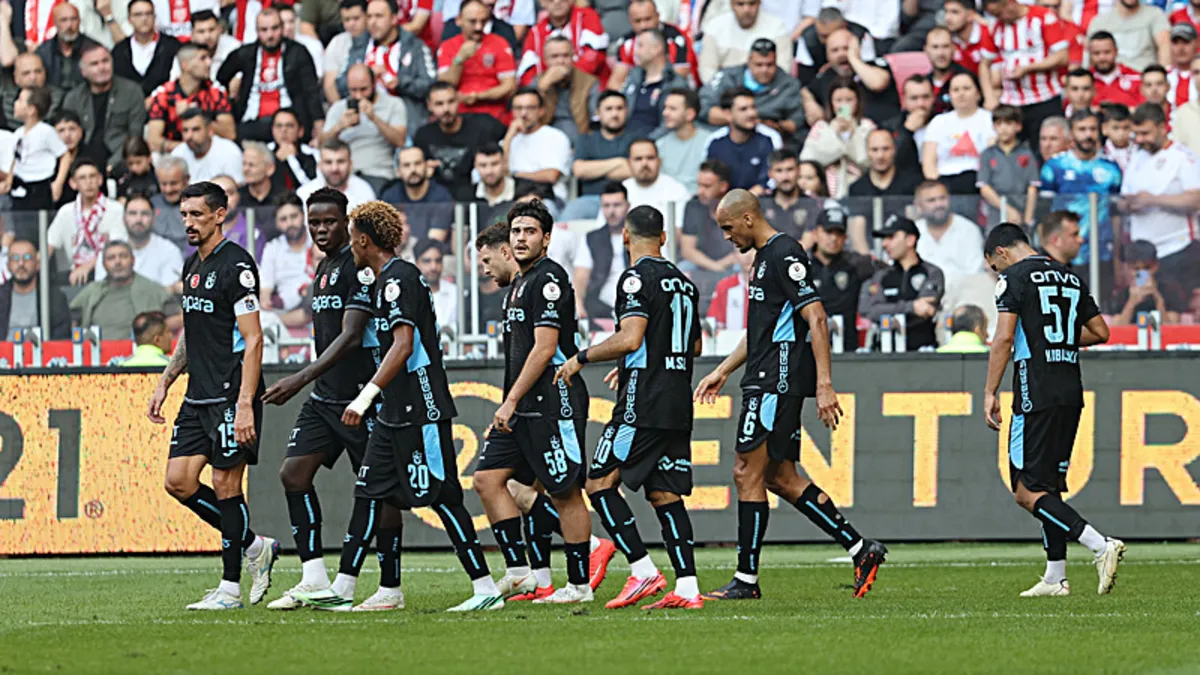 CANLI | Samsunspor – Trabzonspor maçı! İlk yarı sona erdi haber görseli