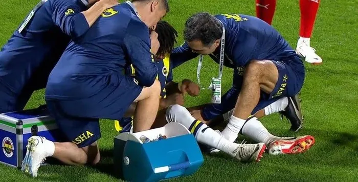 son-dakika-haberi-fenerbahcede-fred-sakatlandi-oyuna-devam-edemedi-1698597526178.jpeg