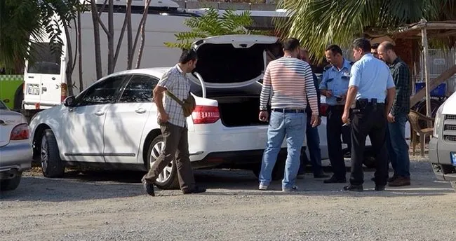 Adana Emniyet Müdürlüğü önünde şüpheli araç alarmı