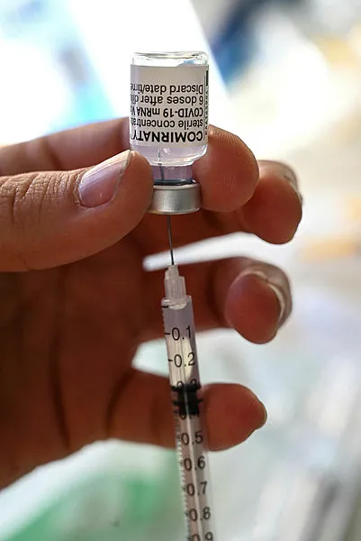 Prof. Dr. Uğur Şahin’den kritik yaz uyarısı: Enfeksiyon sayıları fazla, aşılama hızlanmalı yoksa sert kapanma kaçınılmaz