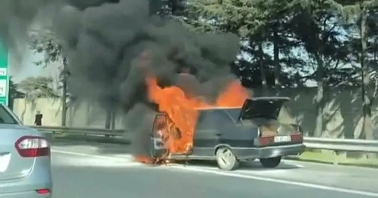 Son dakika: TEM’de otomobil yangını!  Trafik çift taraflı durduruldu