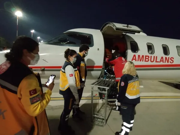 almanyada-beyin-kanamasi-geciren-okul-mudurune-ambulans-ucak-1644813056582.jpg