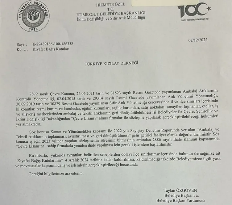 Erdal Beşikçioğlu yine sahnede tiyatro değil gerçek! Kızılay’ın bağış kutularını çöpe attı