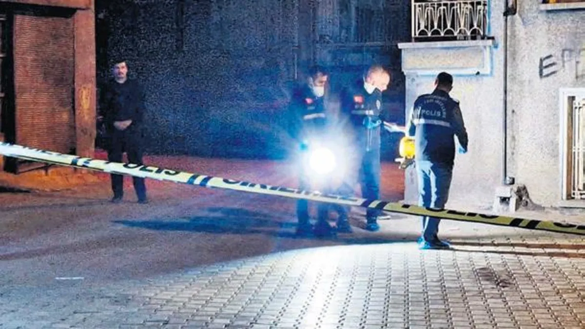 Sokakta boynundan vurulan çocuk öldü