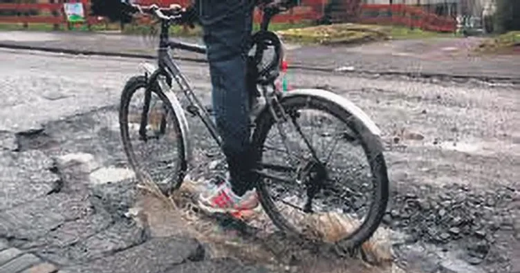 İngiltere’de çukurlara 250 kurban